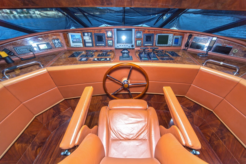 center cockpit yacht